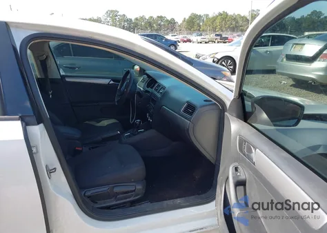 2015 Volkswagen Jetta 1.8T Se z USA, uszkodzony, nr VIN 3VWD17AJ2FM352417